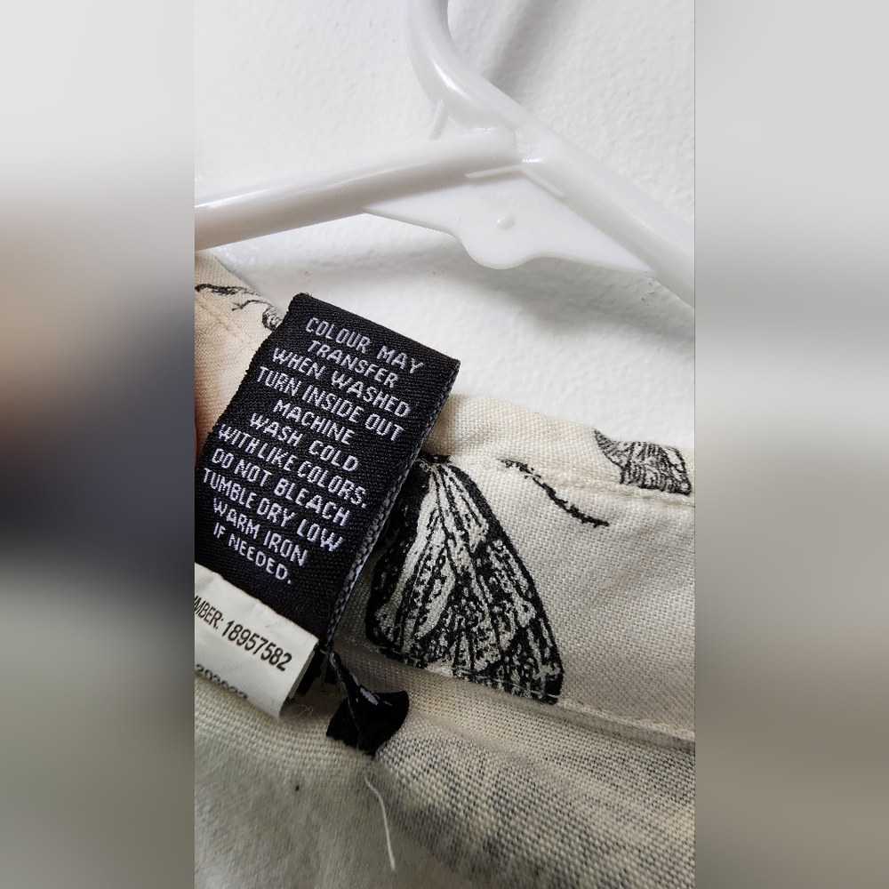 Hot Topic Cream Button Crop Shirt with Black Insect Print (sz small) - Picture 5 of 10